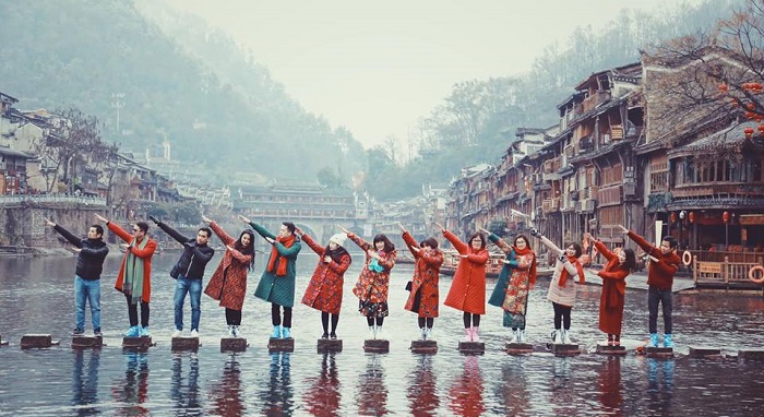 Du lịch Phượng Hoàng Cổ Trấn theo tour