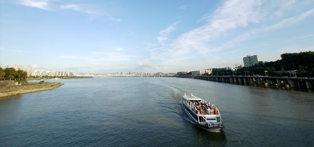 Du thuyen tren song Han