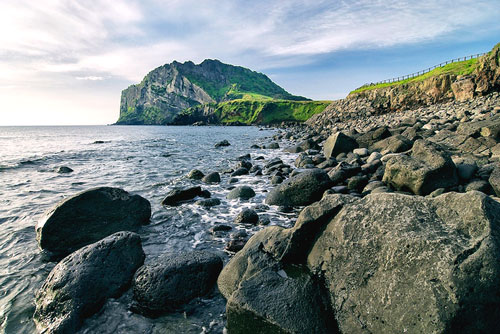 Khu Yongduam Rock