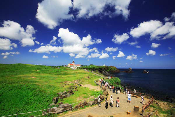 Le hoi di bo tren dao jeju Han Quoc.