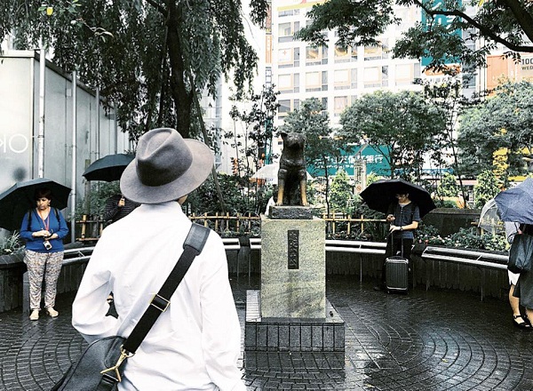 Tượng chú chó Hachiko ở nhà ga Shibuya