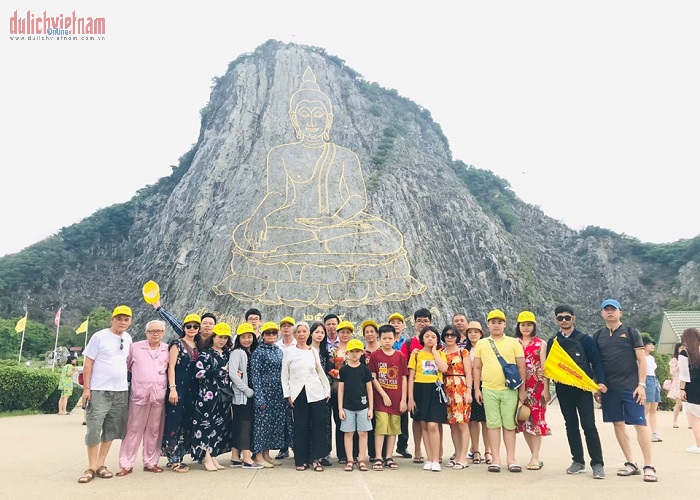 Du khách đến tham quan Khao Chee Chan - Trân Bảo Phật Sơn