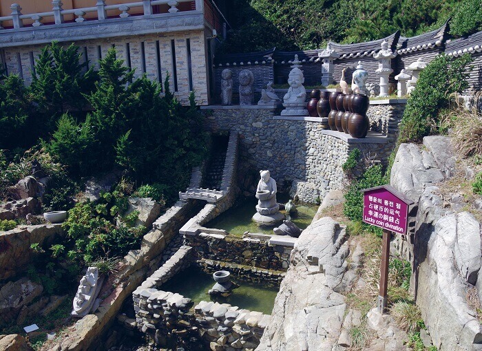 Bậc thang lên chùa