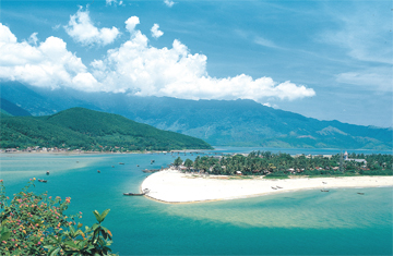 Biển Lăng Cô Huế