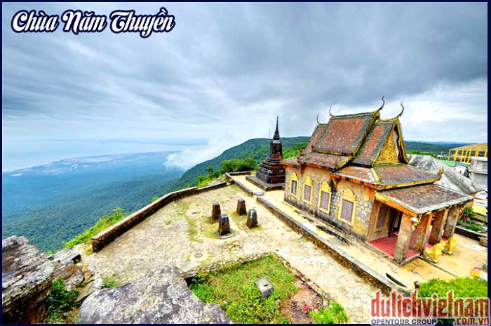Chùa năm thuyền