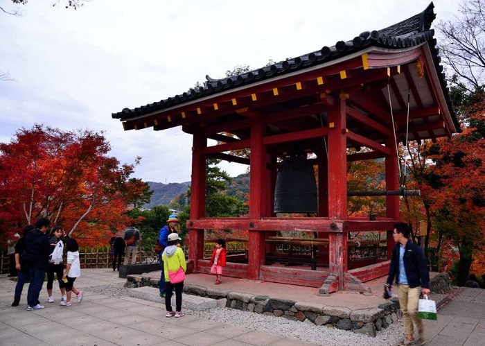 Chiếc chuông cổ kính