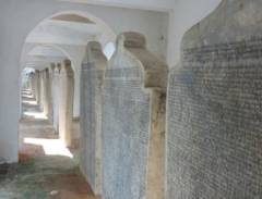 Du Lịch Myanmar: Khám Phá Bộ Kinh Phật Lớn Nhất Thế Giới Bằng Đá