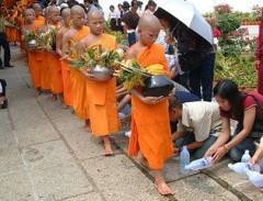 Vui Nhộn Với Lễ Hội Phóng Pháo Thăng Thiên Ở Thái Lan