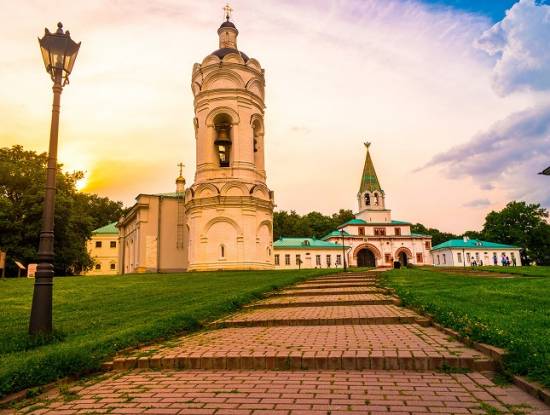 Du lịch Nga Mùa Hoa Táo Nở - Khám phá “vườn cổ tích Kolomenskoye”