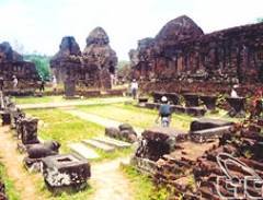 Triển lãm di sản của 5 tỉnh Bắc Trung Bộ tại Huế