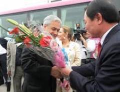  Tổng thống Cộng hòa Chi-lê tham quan Vịnh Hạ Long