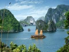 Vịnh Hạ Long là một trong 5 thiên đường nhiệt đới tuyệt vời nhất châu Á