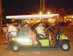 Thích thú với xe điện du lịch