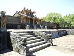 Ngắm vẻ đẹp nên thơ của lăng tẩm Huế