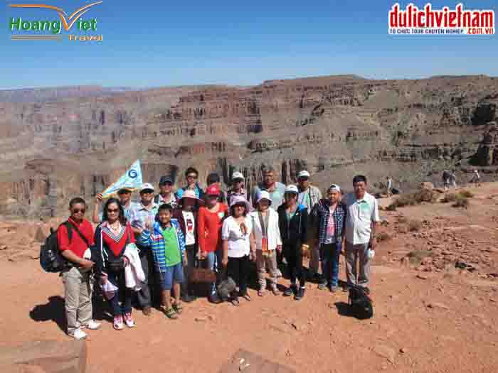 Doan khach tham quan 