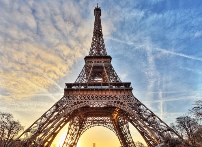 Tháp Eiffel - công trình nổi tiếng ở Pháp
