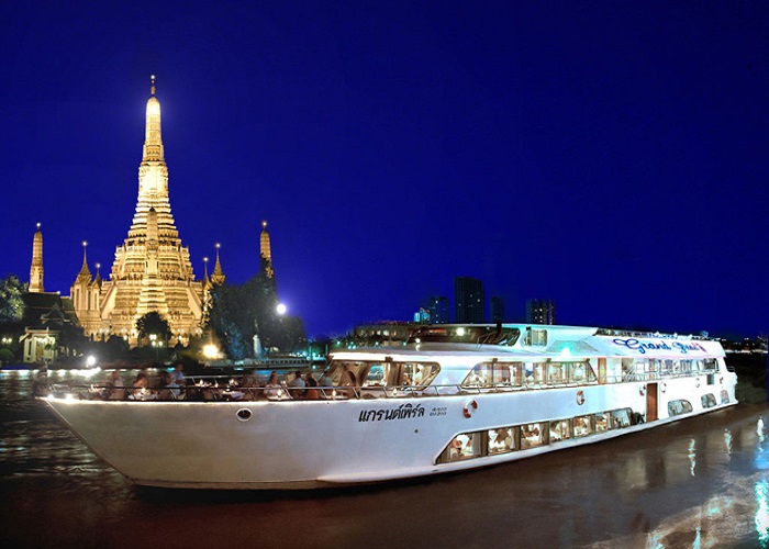 Dạo thuyền trên sông Chao Praya