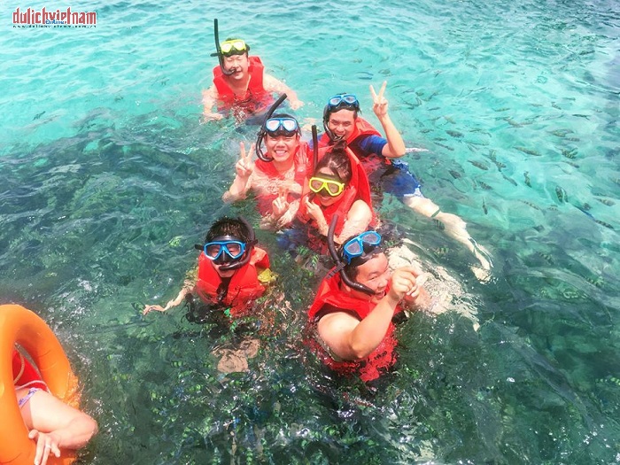 Đoàn du khách tham gia nhiều trải nghiệm thú vị ở Phuket
