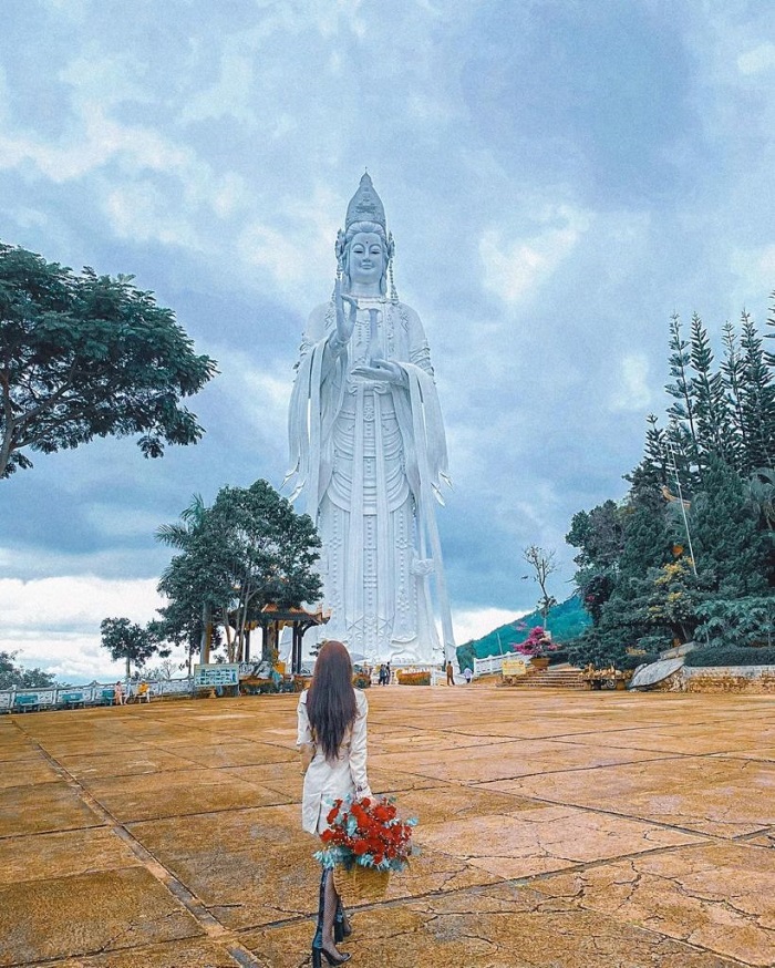 Viếng thăm chùa Linh Ẩn
