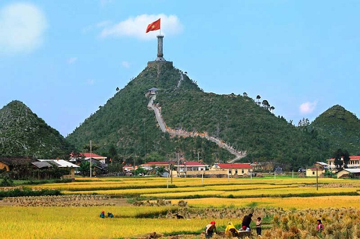 Tour du lịch Hà Giang 4 ngày tham quan cột cờ Lũng Cú
