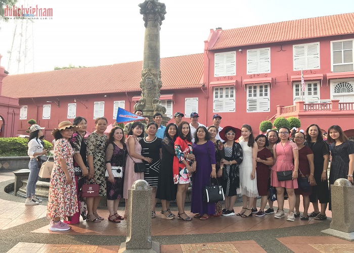 Đoàn du khách đến tham quan Thành phố Malacca