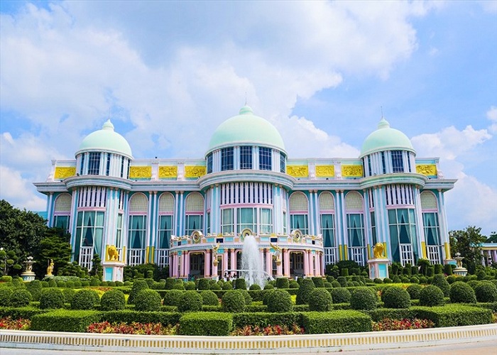 Ngôi Nhà Tỷ Phú (Baan Sukhawadee)