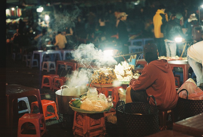 Thưởng thức các món ăn ngon ở chợ đêm Đà Lạt