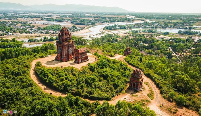 Tháp Bánh Ít