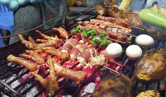 Thưởng thức thịt nướng Sapa
