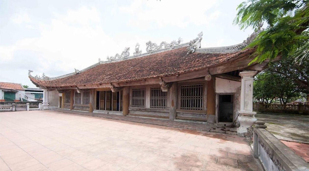 Đình Quan Lạn nổi bật với kiến trúc cổ kính và giá trị văn hóa lịch sử đặc sắc.