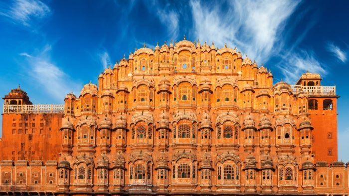 Kiến  trúc cung điện Hawa Mahal như một tổ ong khổng lồ rất bắt mắt