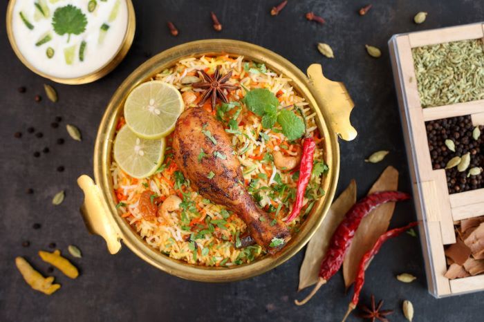 Thưởng thức cơm trộn Biryani hấp dẫn của người Ấn Độ 