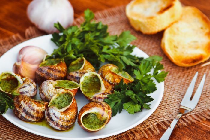 Ốc sên nướng đặc trưng ẩm thực Pháp