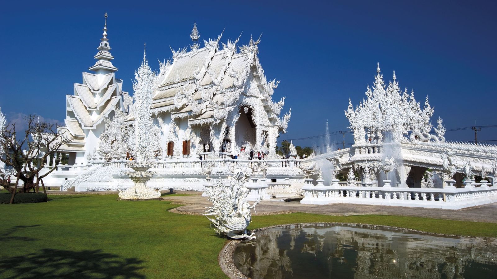Chiang Rai nổi tiếng với những ngôi chùa trắng tinh khôi và tam giác vàng