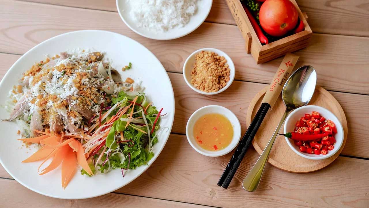 Gỏi cá nghéo - món ăn đặc trưng hấp dẫn của Quảng Bình