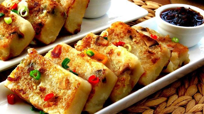 Thưởng thức bánh củ cải chiên thơm ngon khi đến Hồng Kông 