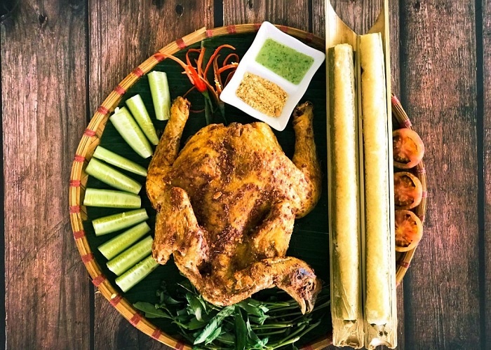 Gà nướng cơm lam