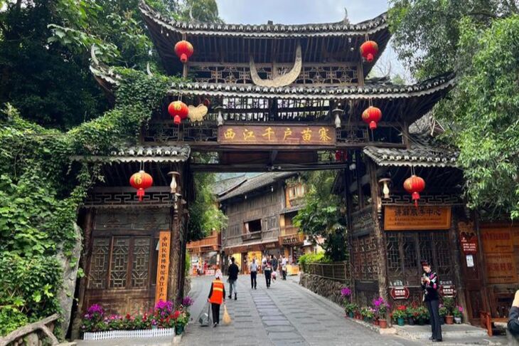 Du Lịch Trung Quốc: Hà Nội - Quý Dương - Thanh Nham Cổ Trấn - Vườn Hoa Bình Bá - Trấn Viễn Cổ Thành - Hạ Ti Cổ Trấn - Thiên Hộ Miếu Trại 5N4Đ Bay Colorful Guizhou Airlines