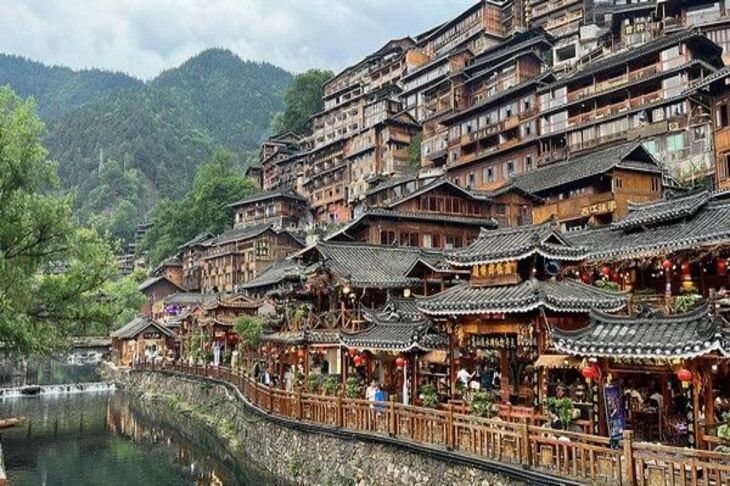 Du Lịch Trung Quốc: Hà Nội - Quý Dương - Thanh Nham Cổ Trấn - Vườn Hoa Bình Bá - Trấn Viễn Cổ Thành - Hạ Ti Cổ Trấn - Thiên Hộ Miếu Trại 5N4Đ Bay Colorful Guizhou Airlines