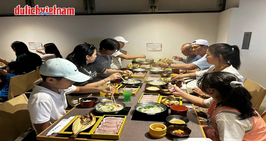 Tour Nhật Bản 5N4Đ: Từ HCM - Kobe - Kyoto - Osaka - Izumisano, Bay Vietnam Airlines + KS 3,4*, Khám phá mùa hoa tử đẳng và hoa chi anh