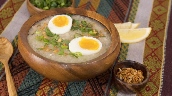 Thưởng thức đặc sản cháo gà Arroz Caldo nổi tiếng Philippines 