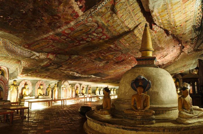 Dambulla là đền thờ nằm trong hang động lớn nhất thế giới