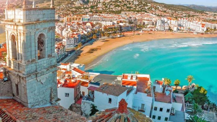 Thành phố Valencia xinh đẹp nằm ngay bên vịnh Valencia 