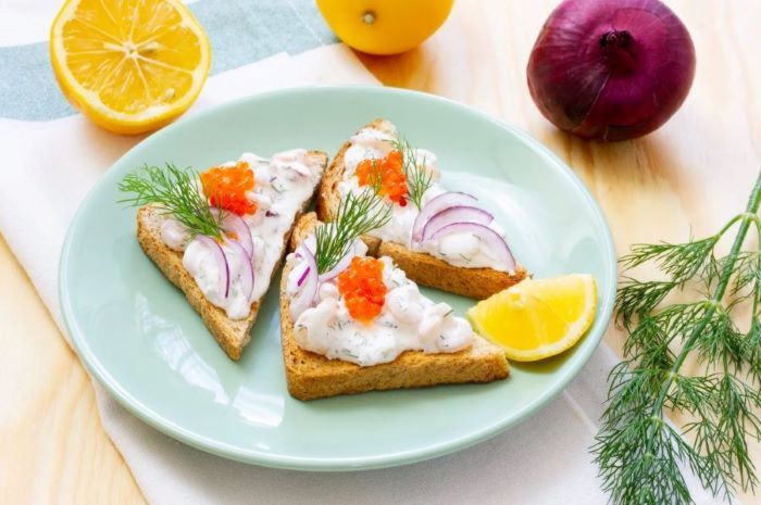 Đặc sản Thụy Điển luôn có tên món bánh mì nướng Skagen
