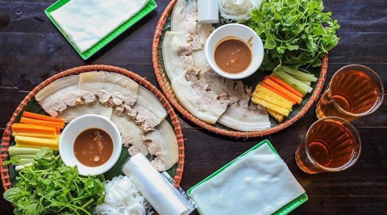 Bánh tráng cuốn thịt heo là món đặc sản trứ danh của Đà Nẵng