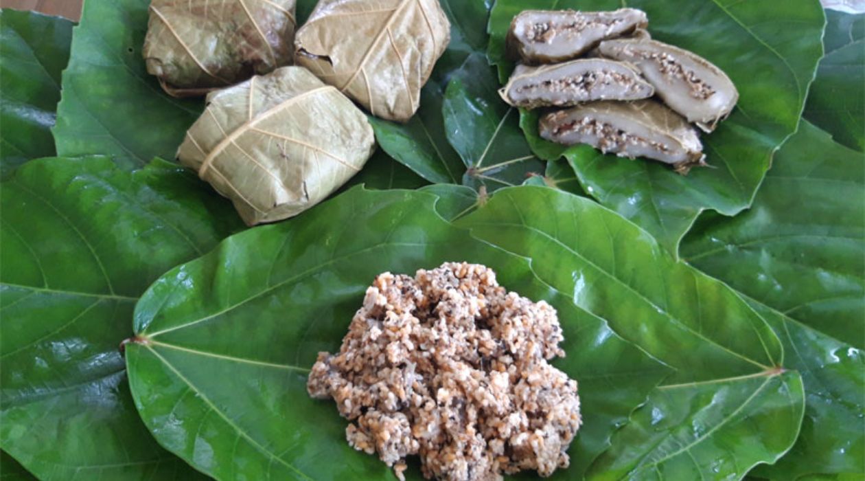 Đặc sản bánh trứng kiến Cao Bằng béo ngậy .