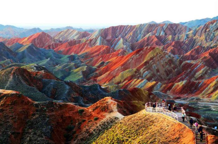 Khám phá núi Đan Hà xinh đẹp với màu sắc ấn tượng