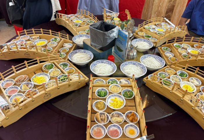 Món bún qua cầu nổi tiếng bao năm trong ẩm thực Trung Hoa