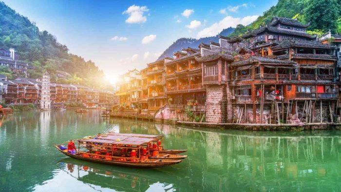 Vẻ đẹp trầm mặc, bình yên ở Phượng Hoàng cổ trấn