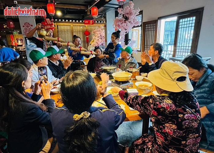 Tour Trung Quốc 5N4Đ: Từ HCM - Thượng Hải - Hàng Châu - Tô Châu - Ô Trấn, Bay VN + Tặng 1 đêm KS 5* Tại Ô Trấn & thưởng thức lẩu Trung Hoa